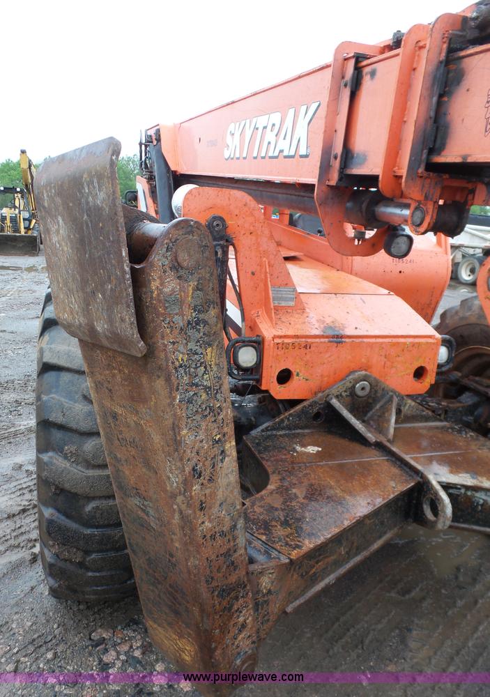 image for item K7241 2005 SkyTrak 10042 telehandler