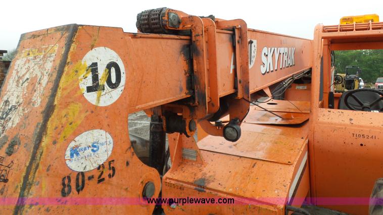 image for item K7241 2005 SkyTrak 10042 telehandler