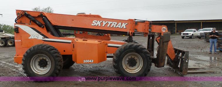 image for item K7242 2006 SkyTrak 10042 telehandler