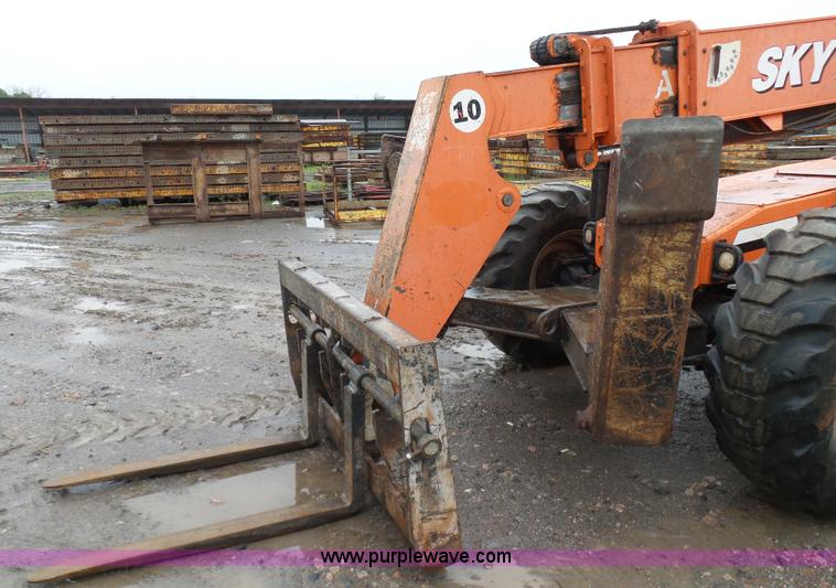 image for item K7242 2006 SkyTrak 10042 telehandler