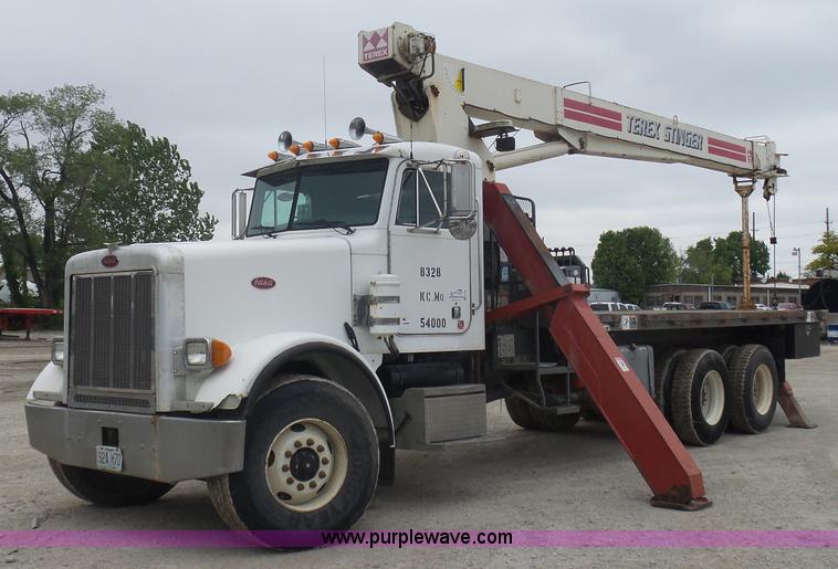 image for item K7928 2001 Peterbilt 357 crane truck