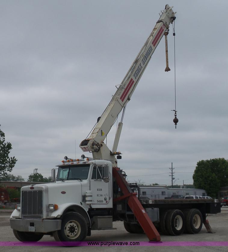 image for item K7928 2001 Peterbilt 357 crane truck