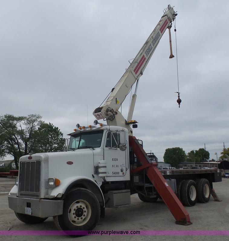 image for item K7928 2001 Peterbilt 357 crane truck