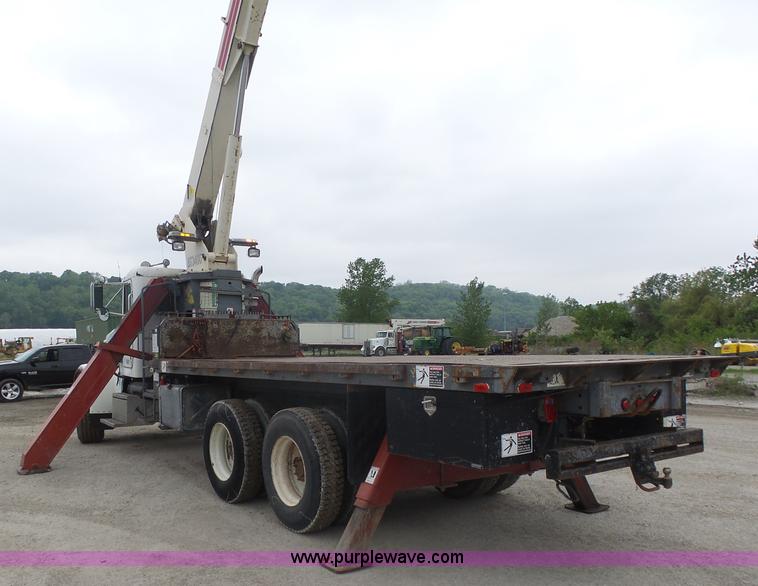 image for item K7928 2001 Peterbilt 357 crane truck
