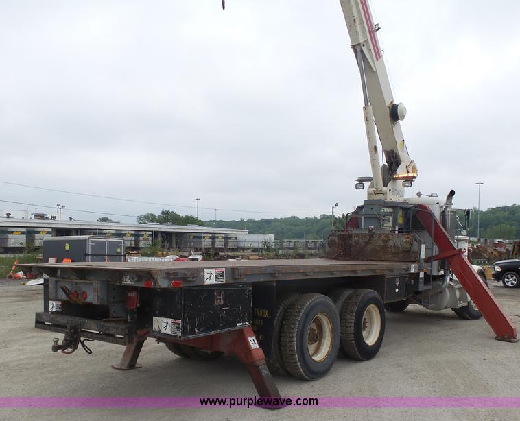 image for item K7928 2001 Peterbilt 357 crane truck