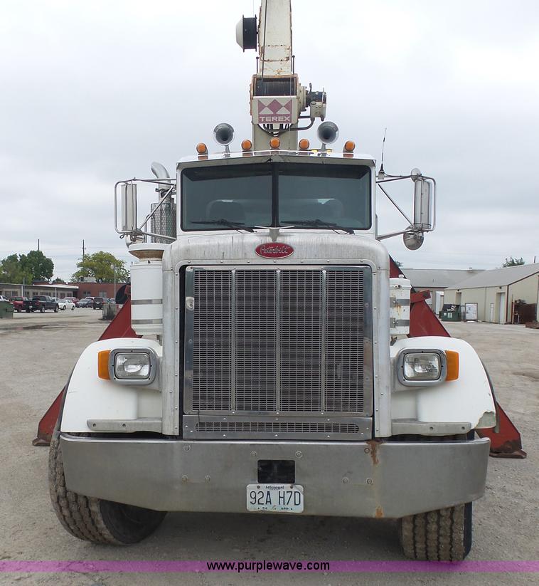 image for item K7928 2001 Peterbilt 357 crane truck