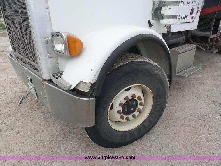 image for item K7928 2001 Peterbilt 357 crane truck