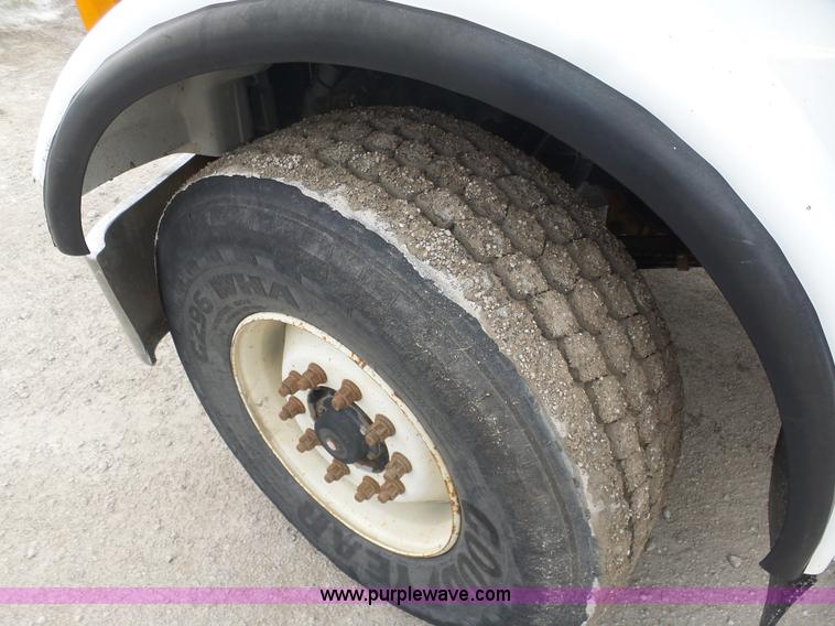 image for item K7928 2001 Peterbilt 357 crane truck