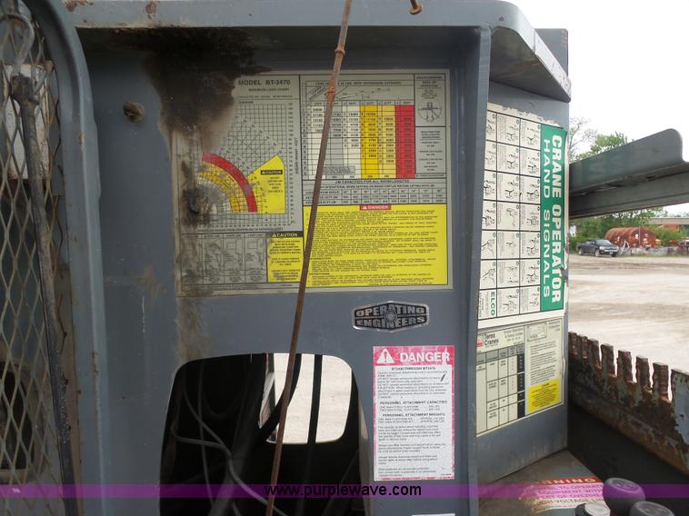 image for item K7928 2001 Peterbilt 357 crane truck