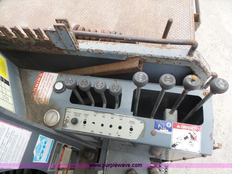 image for item K7928 2001 Peterbilt 357 crane truck