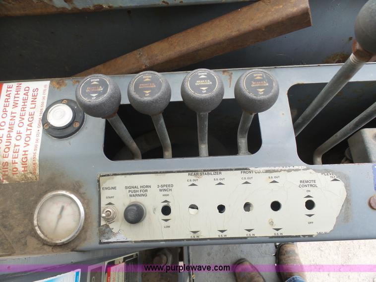 image for item K7928 2001 Peterbilt 357 crane truck