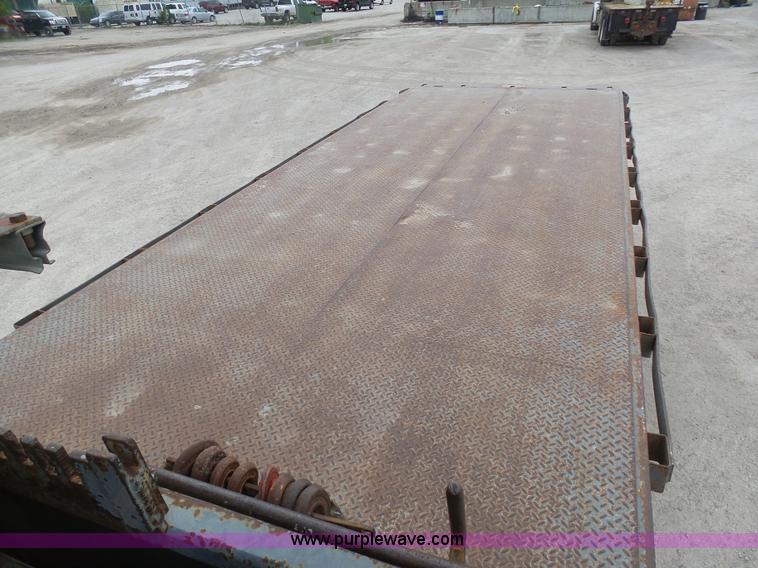 image for item K7928 2001 Peterbilt 357 crane truck