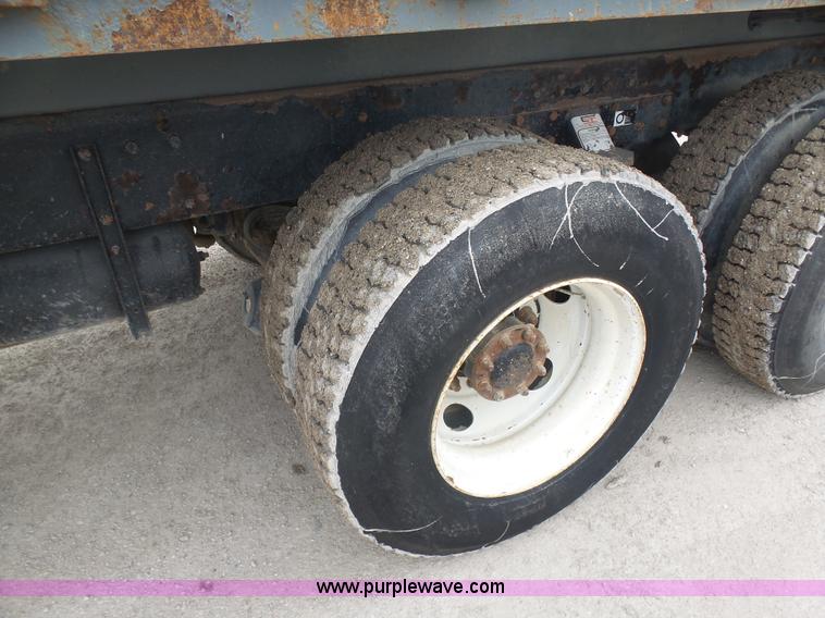 image for item K7928 2001 Peterbilt 357 crane truck