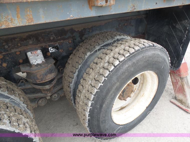 image for item K7928 2001 Peterbilt 357 crane truck