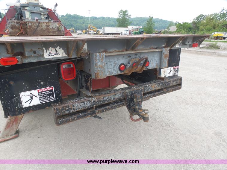 image for item K7928 2001 Peterbilt 357 crane truck