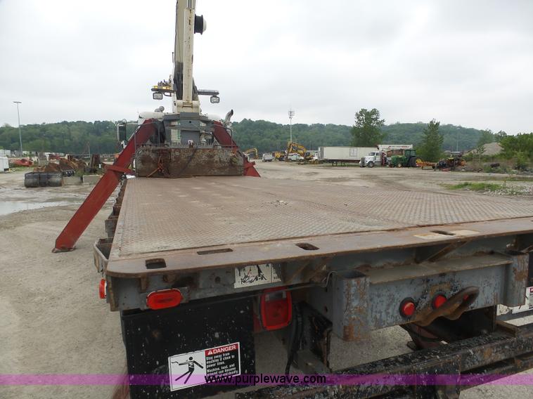 image for item K7928 2001 Peterbilt 357 crane truck