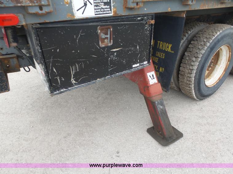 image for item K7928 2001 Peterbilt 357 crane truck