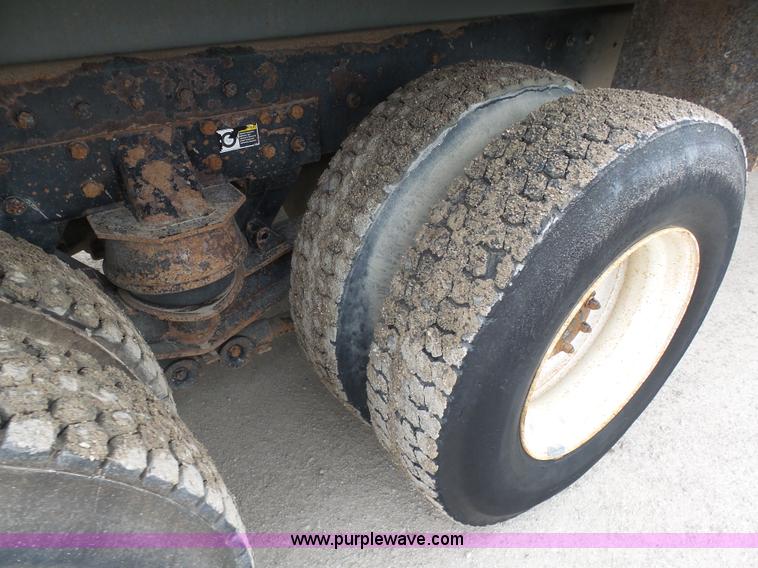 image for item K7928 2001 Peterbilt 357 crane truck