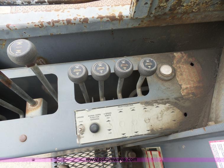 image for item K7928 2001 Peterbilt 357 crane truck