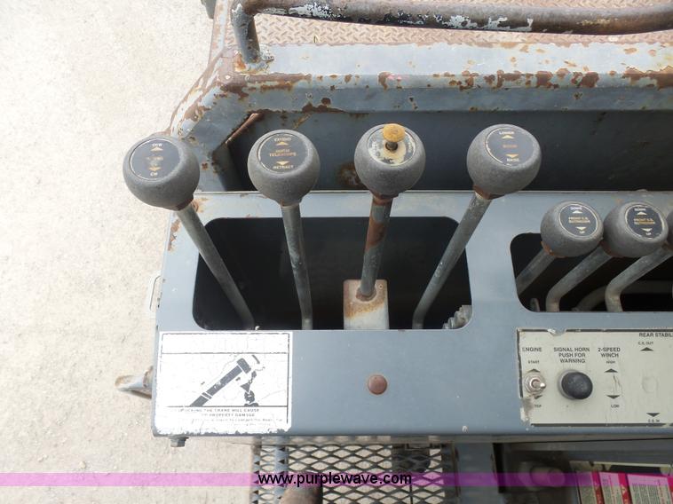 image for item K7928 2001 Peterbilt 357 crane truck