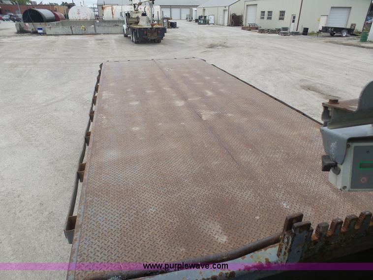 image for item K7928 2001 Peterbilt 357 crane truck