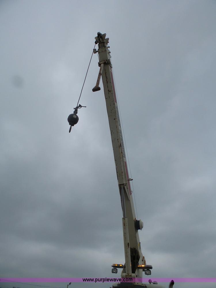 image for item K7928 2001 Peterbilt 357 crane truck