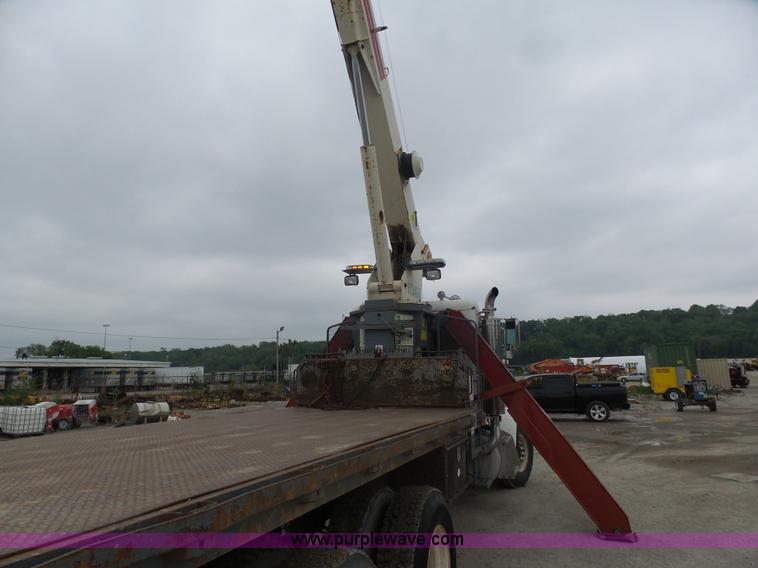 image for item K7928 2001 Peterbilt 357 crane truck