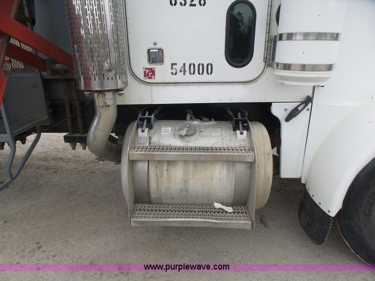 image for item K7928 2001 Peterbilt 357 crane truck