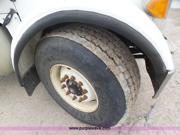 image for item K7928 2001 Peterbilt 357 crane truck