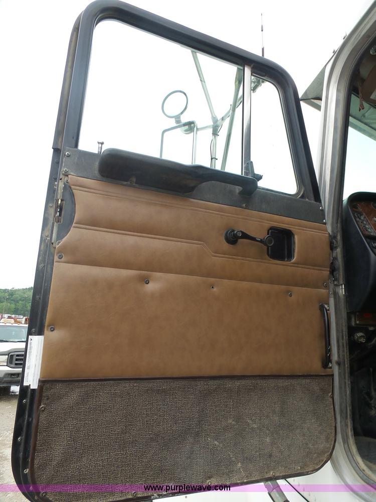 image for item K7928 2001 Peterbilt 357 crane truck