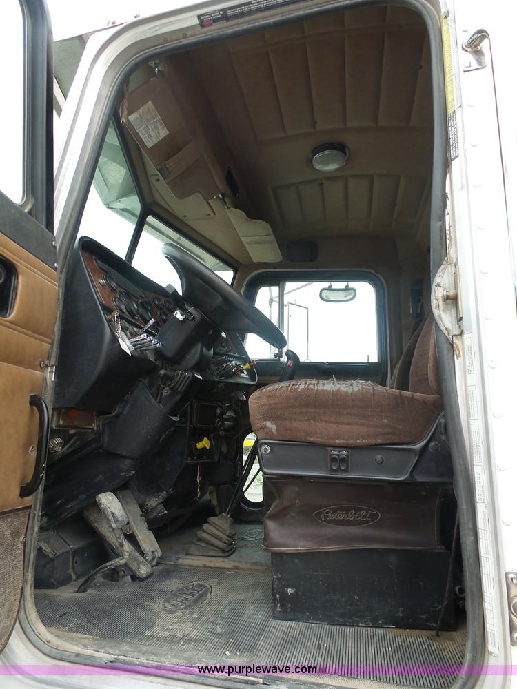 image for item K7928 2001 Peterbilt 357 crane truck