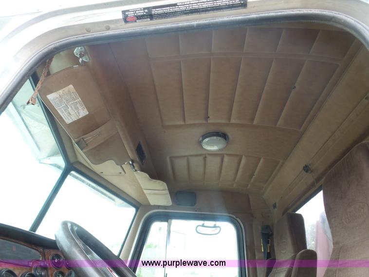 image for item K7928 2001 Peterbilt 357 crane truck