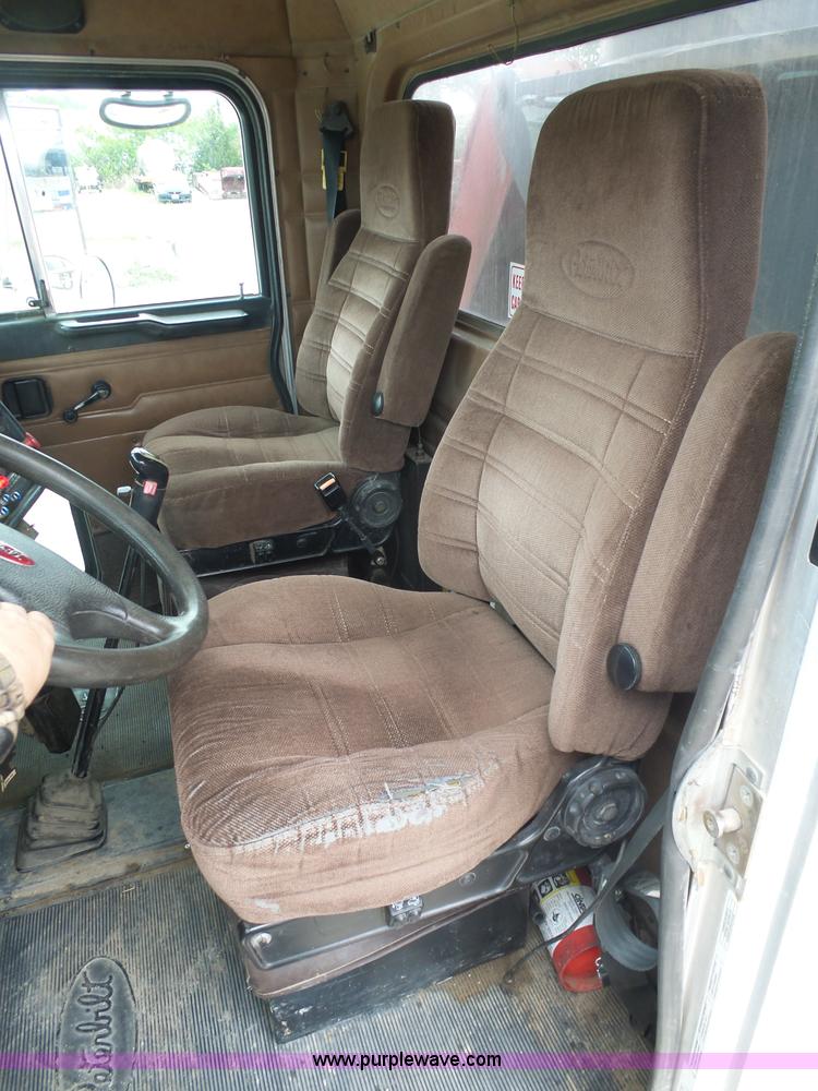 image for item K7928 2001 Peterbilt 357 crane truck