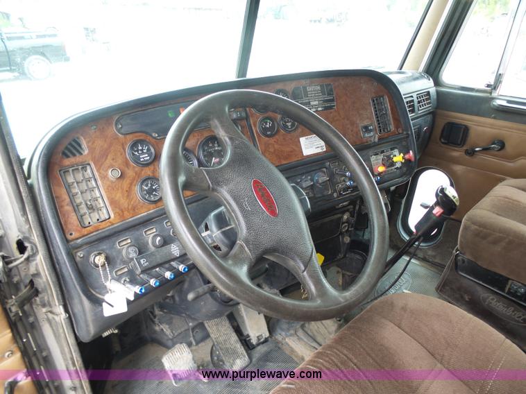 image for item K7928 2001 Peterbilt 357 crane truck