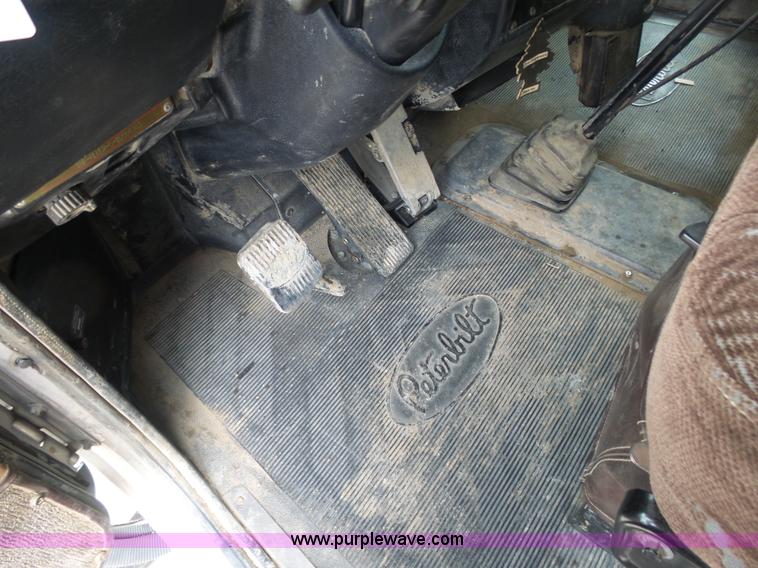 image for item K7928 2001 Peterbilt 357 crane truck