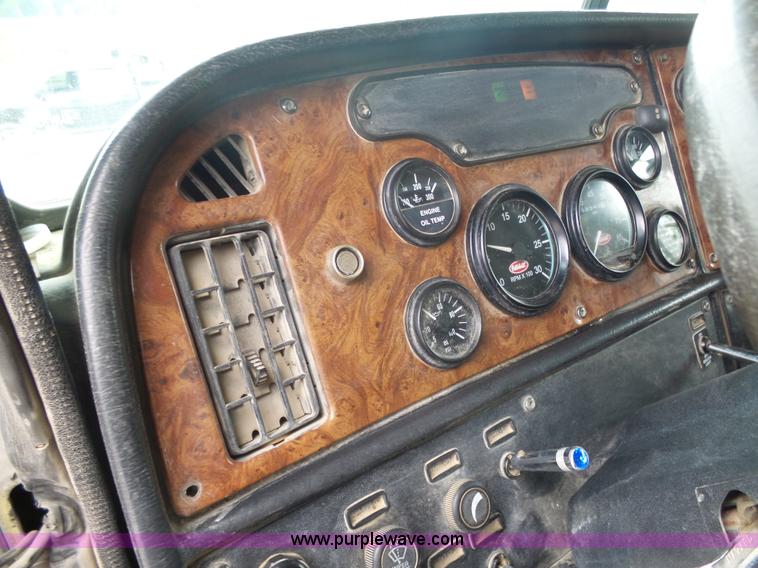 image for item K7928 2001 Peterbilt 357 crane truck