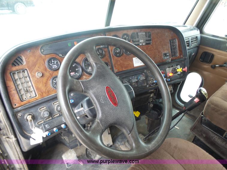 image for item K7928 2001 Peterbilt 357 crane truck