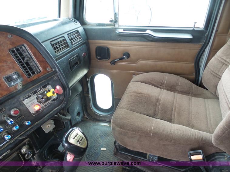 image for item K7928 2001 Peterbilt 357 crane truck