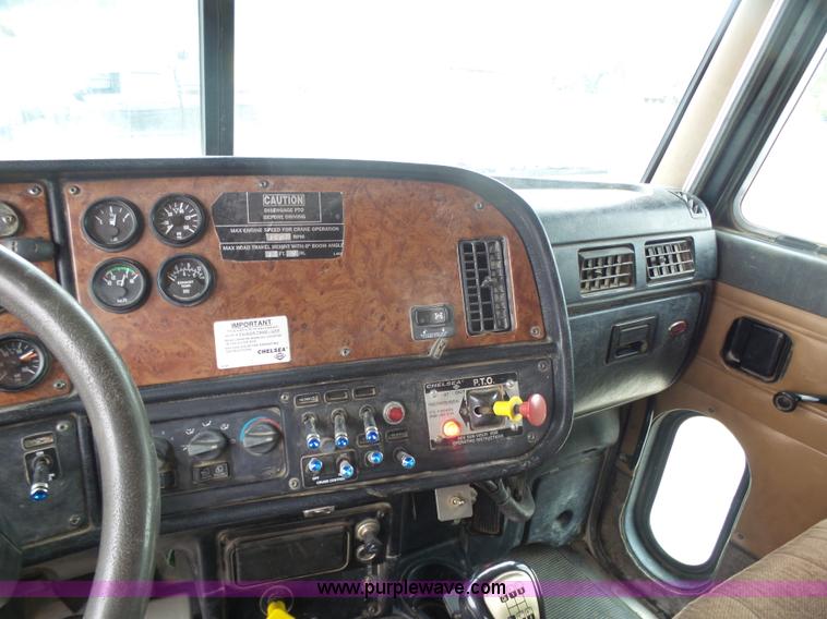 image for item K7928 2001 Peterbilt 357 crane truck