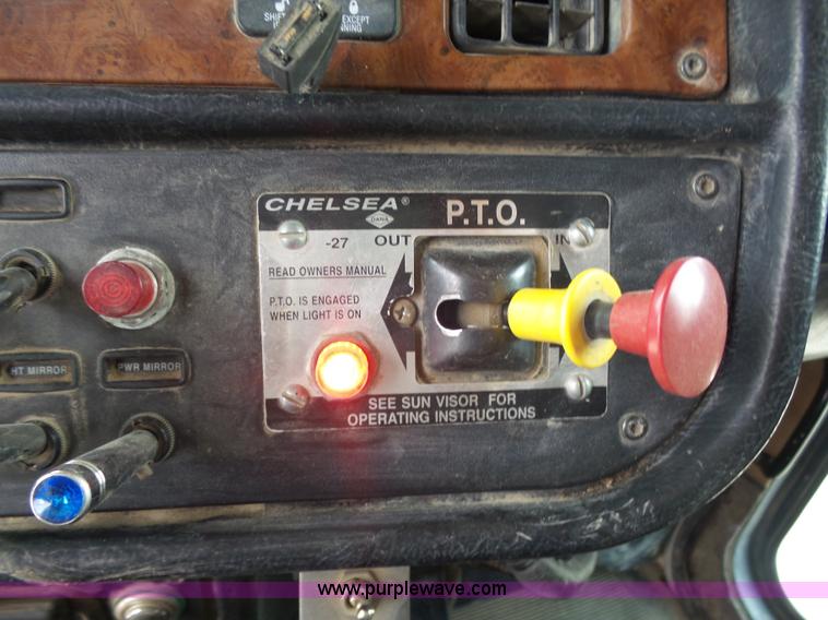 image for item K7928 2001 Peterbilt 357 crane truck