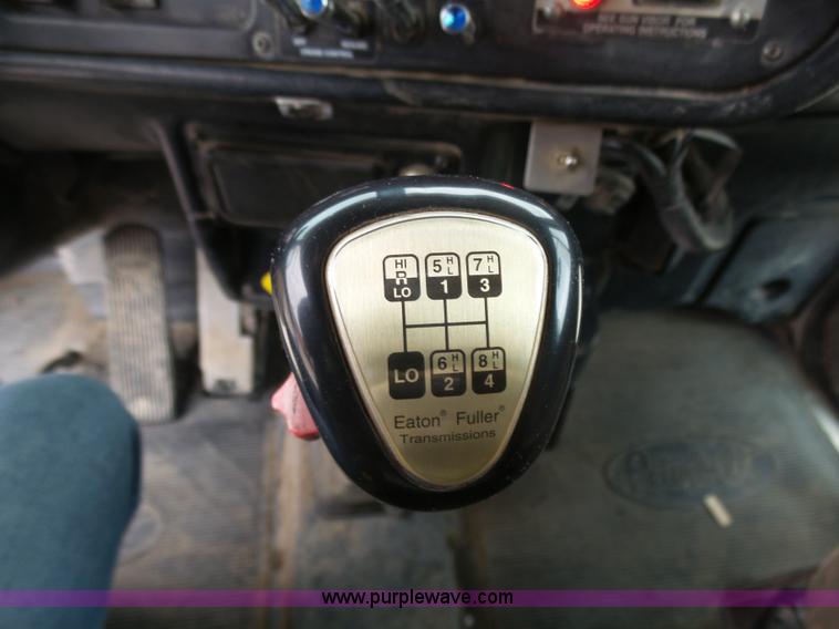 image for item K7928 2001 Peterbilt 357 crane truck