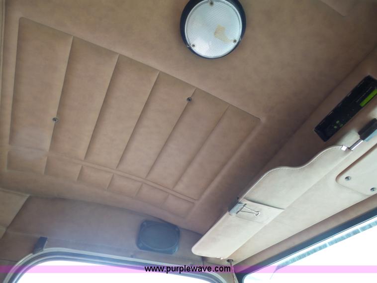 image for item K7928 2001 Peterbilt 357 crane truck