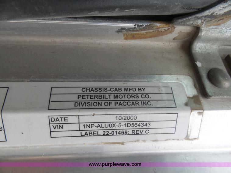 image for item K7928 2001 Peterbilt 357 crane truck