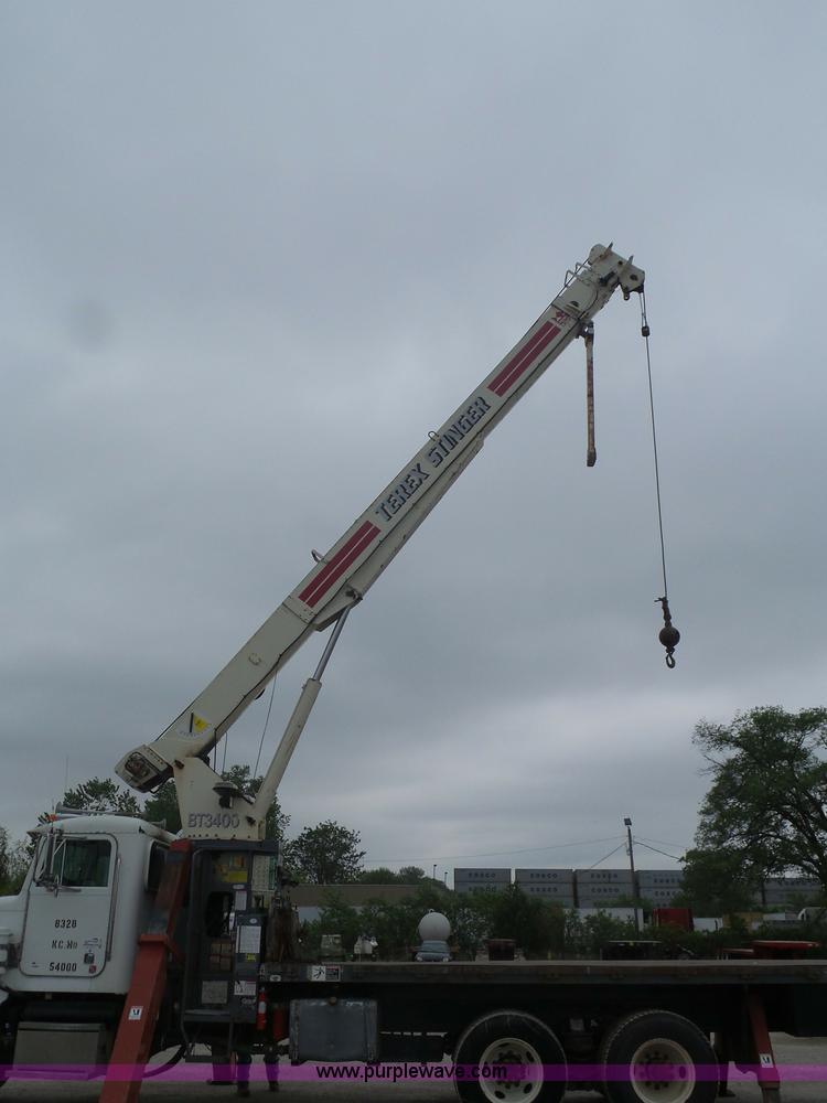 image for item K7928 2001 Peterbilt 357 crane truck