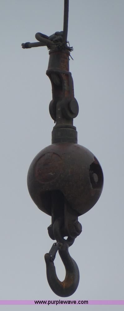 image for item K7928 2001 Peterbilt 357 crane truck