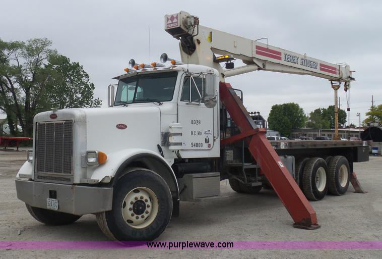 image for item K7928 2001 Peterbilt 357 crane truck