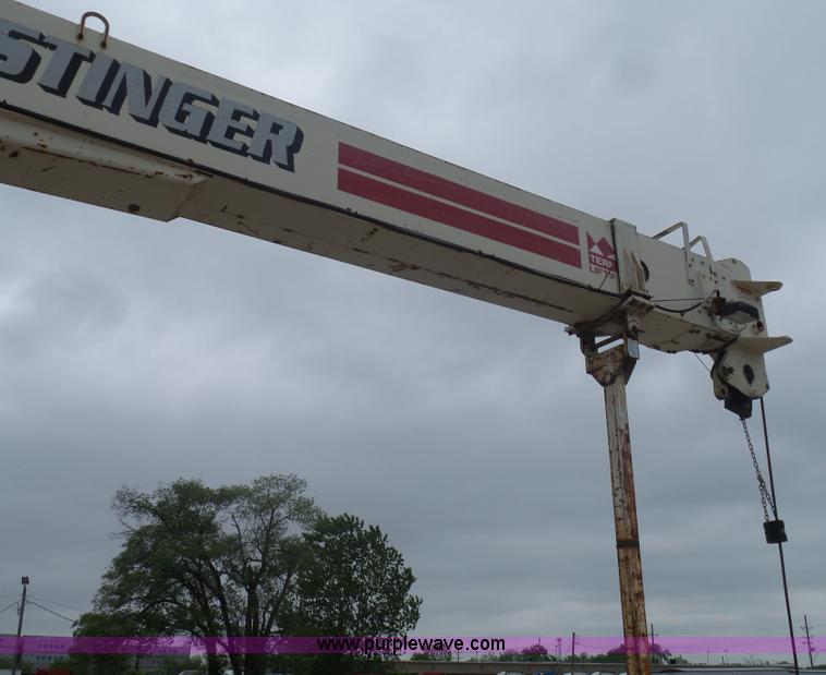 image for item K7928 2001 Peterbilt 357 crane truck