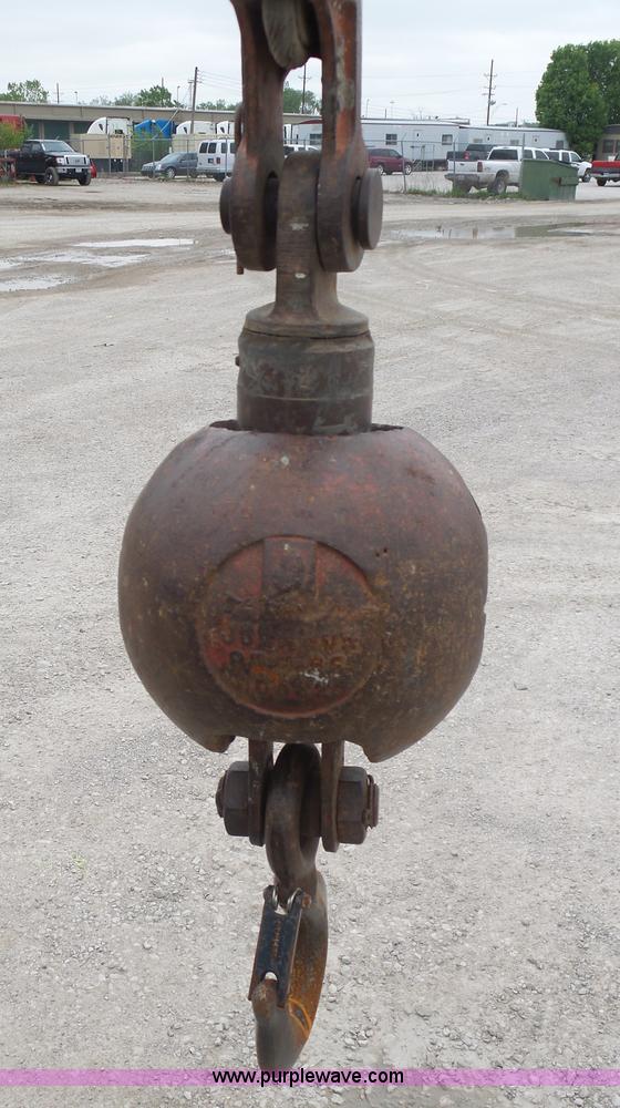 image for item K7928 2001 Peterbilt 357 crane truck