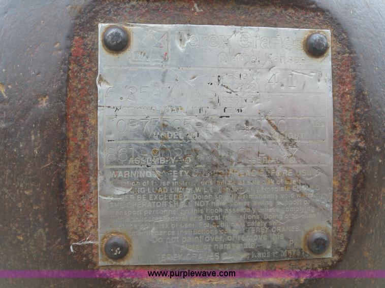 image for item K7928 2001 Peterbilt 357 crane truck