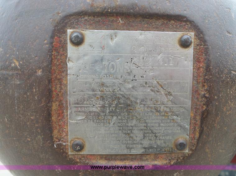 image for item K7928 2001 Peterbilt 357 crane truck